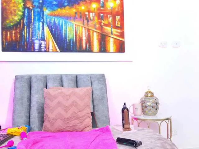 Live sex webcam photo for RihannaGrey #277123924