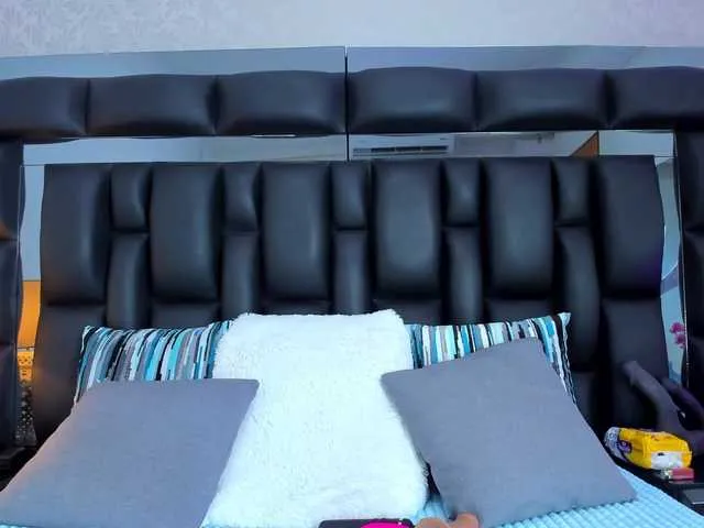 Live sex webcam photo for RileySweet #290190743