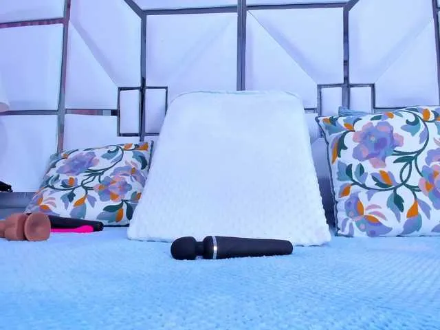 Live sex webcam photo for RileySweet #290479692