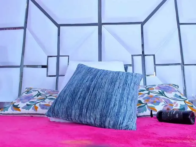 Live sex webcam photo for RileySweet #290520112