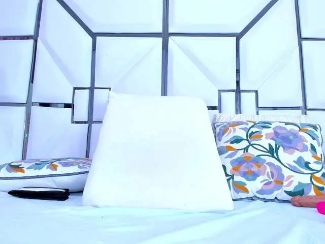 Live sex webcam photo for RileySweet #290581592