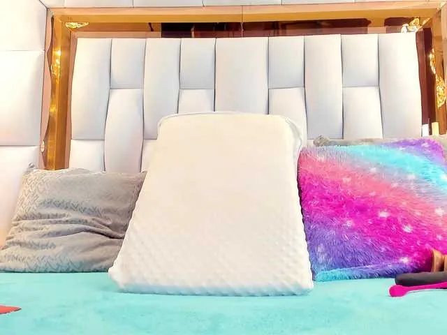 Live sex webcam photo for RileySweet #290757321