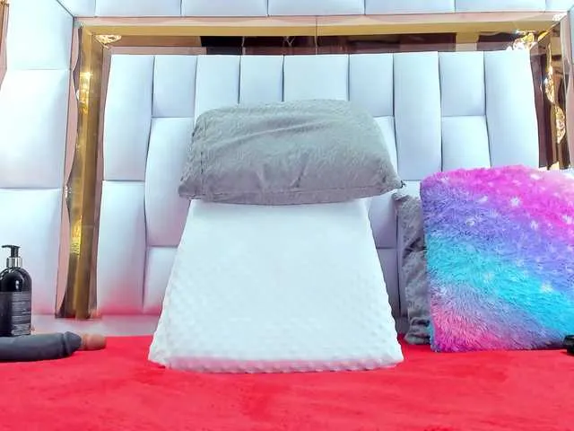 Live sex webcam photo for RileySweet #290772186