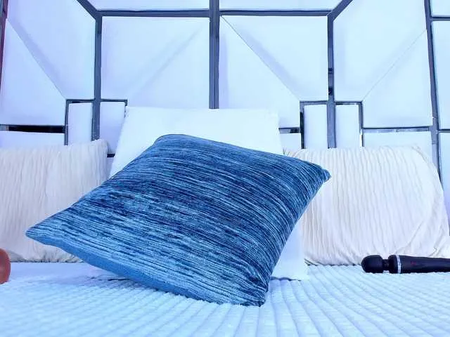 Live sex webcam photo for RileySweet #290834122