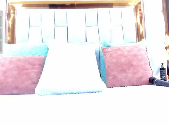 Live sex webcam photo for RileySweet #292040989