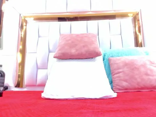 Live sex webcam photo for RileySweet #292081300