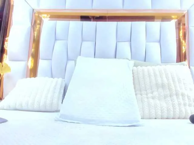 Live sex webcam photo for RileySweet #292175903