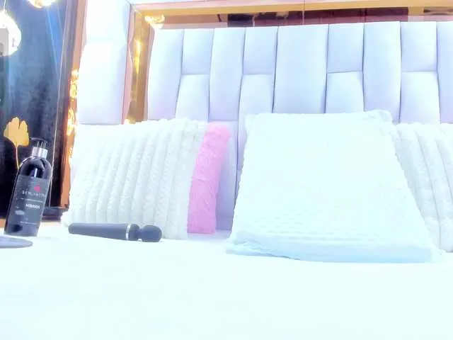 Live sex webcam photo for RileySweet #292300785