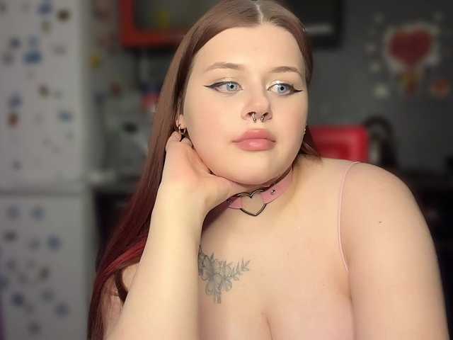 Live sex webcam photo for RinaPorchw #290579277