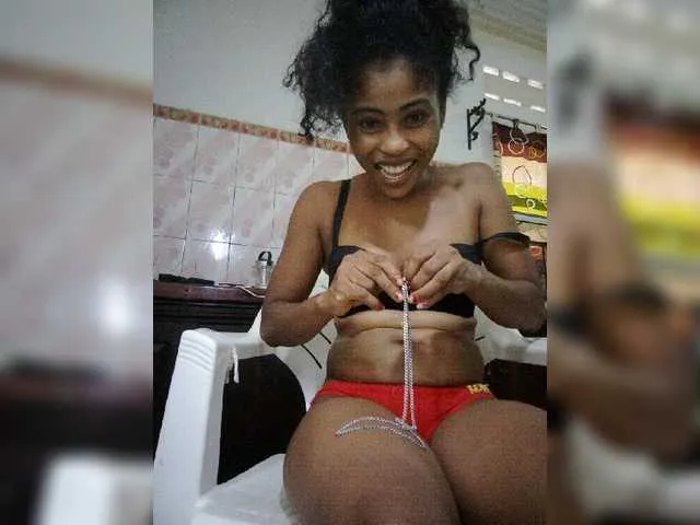 Live sex webcam photo for Rinah92 #276681593