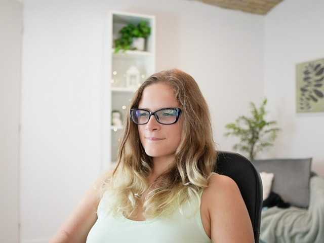 Live sex webcam photo for RiverFox #275560222