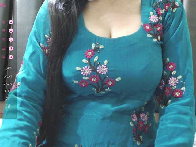 Live sex webcam photo for Riyaverma #276426715