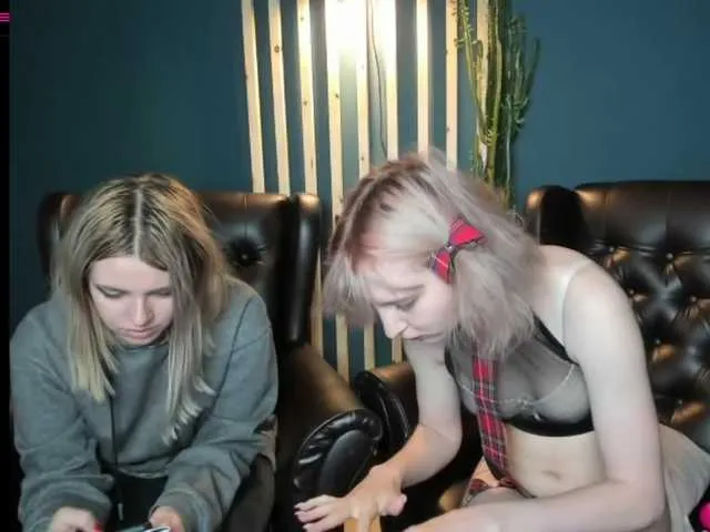 Live sex webcam photo for RobbySelens #273644020