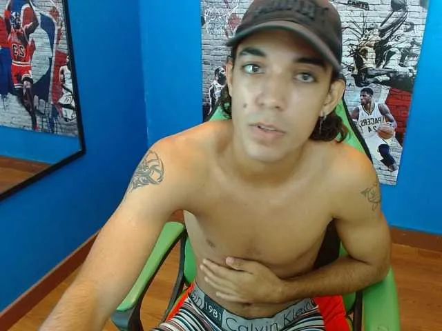 Live sex webcam photo for RobinJhonson #276790306