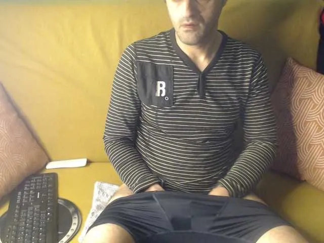 Live sex webcam photo for RobyHome #276852587