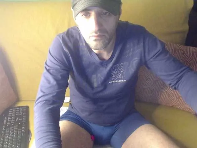 Live sex webcam photo for RobyHome #276880527