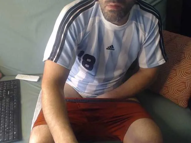 Live sex webcam photo for RobyHome #277899701