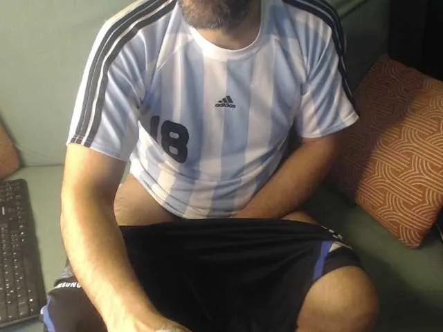 Live sex webcam photo for RobyHome #277938206