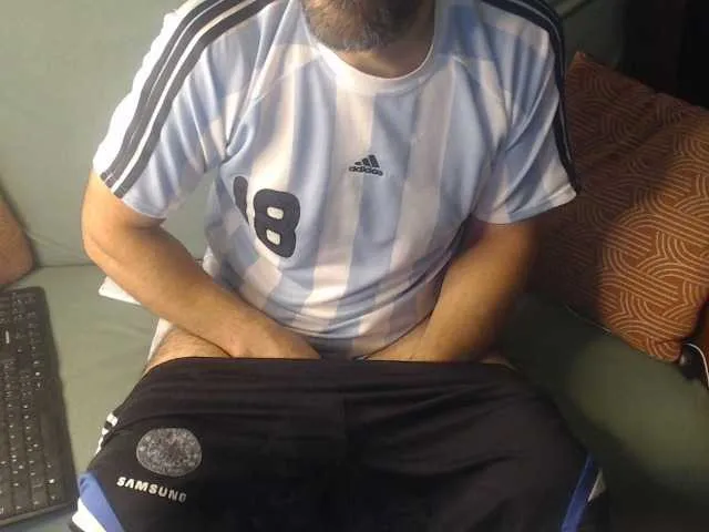 Live sex webcam photo for RobyHome #277944978