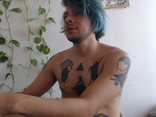 Live sex webcam photo for RoccoSG #275479501