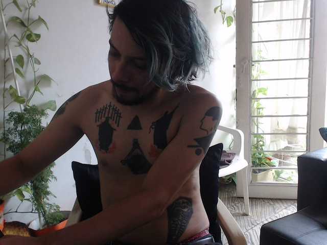 Live sex webcam photo for RoccoSG #276132115