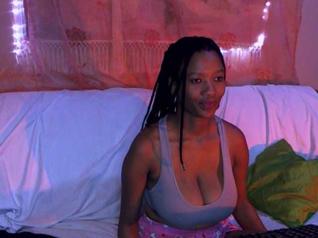 Live sex webcam photo for Rocheny #275571991