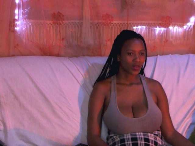 Live sex webcam photo for Rocheny #275597203