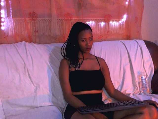 Live sex webcam photo for Rocheny #275603384