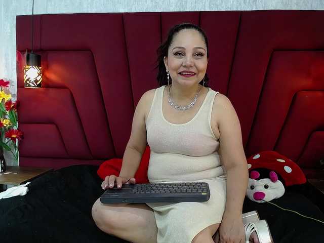 Live sex webcam photo for Rocio-Milf #277325776