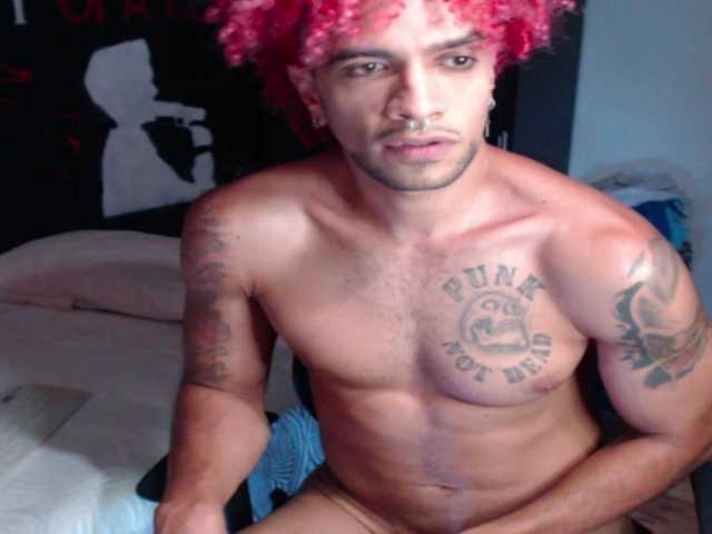 Live sex webcam photo for RockHannibal #276656728