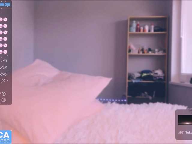 Live sex webcam photo for Roksssy #275733925