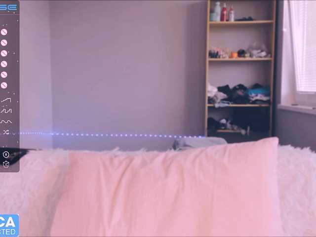 Live sex webcam photo for Roksssy #275974819