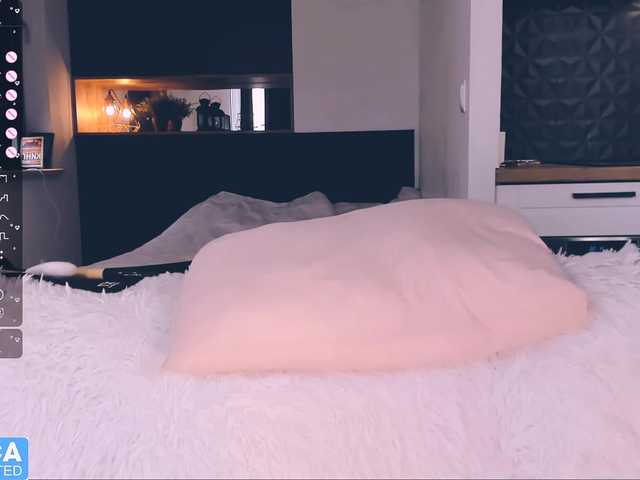 Live sex webcam photo for Roksssy #276809964