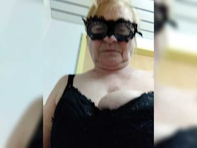 Live sex webcam photo for RomachkaT #273778075