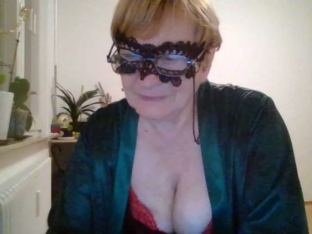 Live sex webcam photo for RomachkaT #277079297