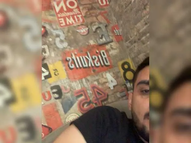 Live sex webcam photo for Roman700700 #277900195