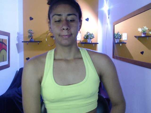 Live sex webcam photo for Romina-kim #276377456