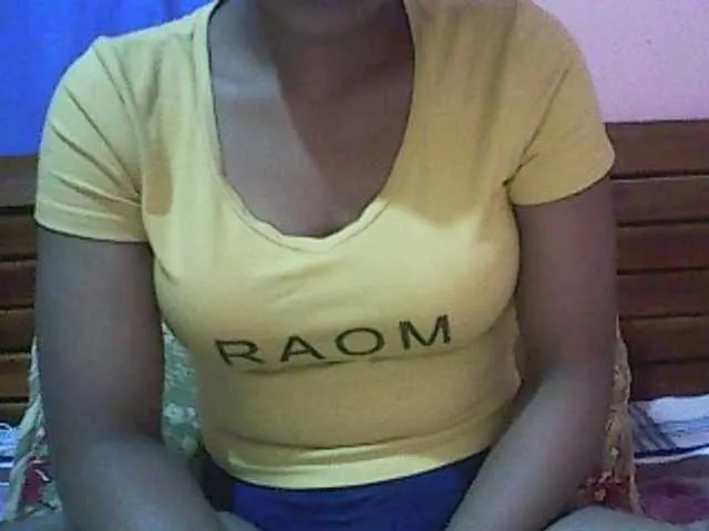 Live sex webcam photo for Roniquelah #272453559