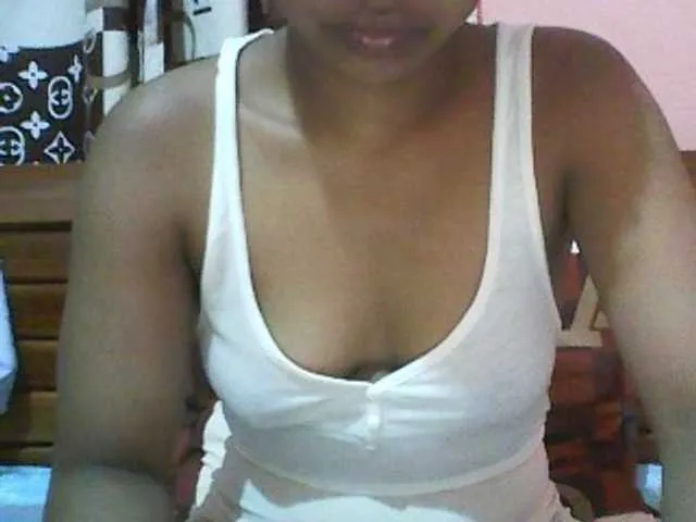 Live sex webcam photo for Roniquelah #272804559