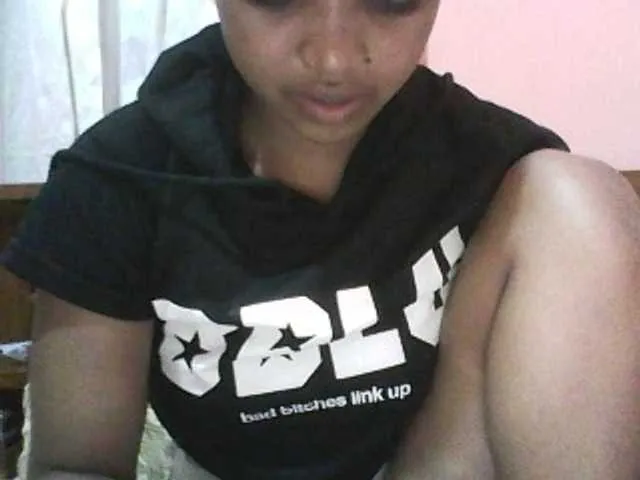 Live sex webcam photo for Roniquelah #272889345