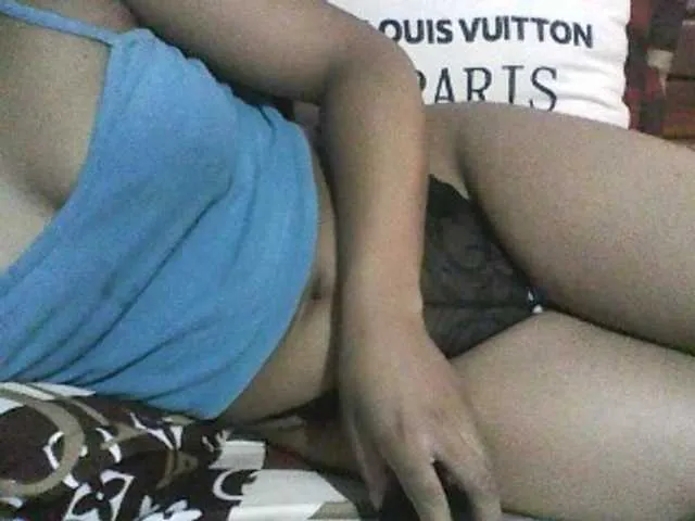 Live sex webcam photo for Roniquelah #272990529