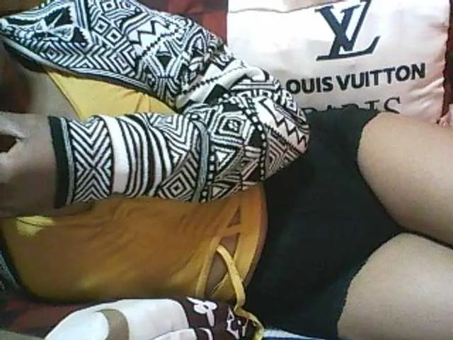 Live sex webcam photo for Roniquelah #273664744