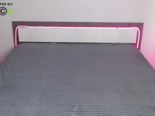 Live sex webcam photo for RonnieMilles #291393771