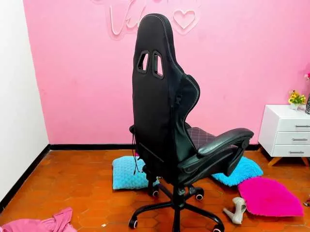 Live sex webcam photo for Roouse-sky #275482952