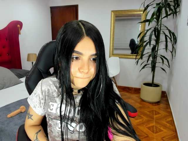 Live sex webcam photo for Rorys- #272419744