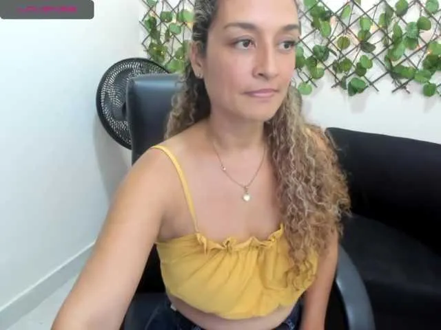Live sex webcam photo for Rosalba31 #271799316