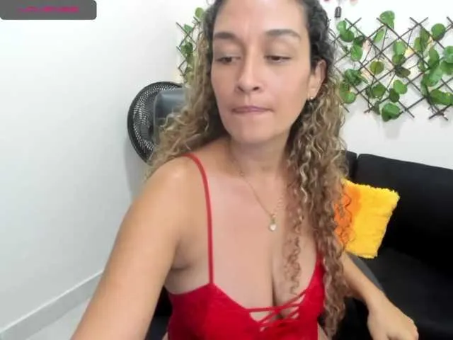 Live sex webcam photo for Rosalba31 #272004818