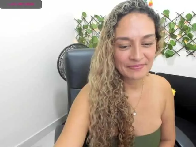 Live sex webcam photo for Rosalba31 #272064987