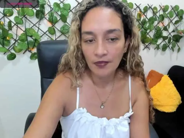 Live sex webcam photo for Rosalba31 #272216346