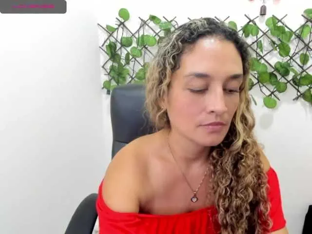 Live sex webcam photo for Rosalba31 #272291861